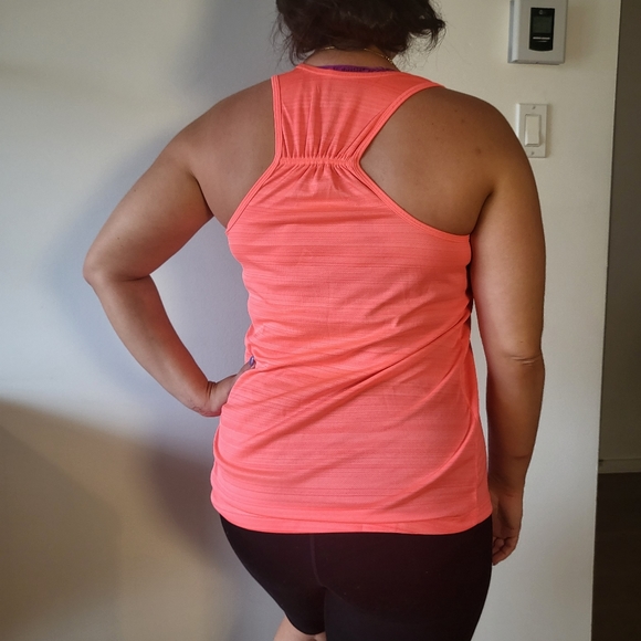 Sports top - Picture 2 of 5